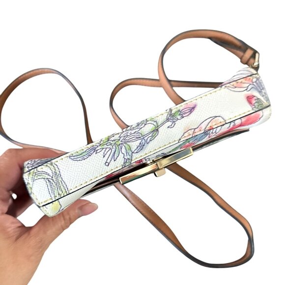 Floral Print Crossbody Bag With Adjustable Strap & Gold-Tone Clasp By APT9 - Picture 3 of 7
